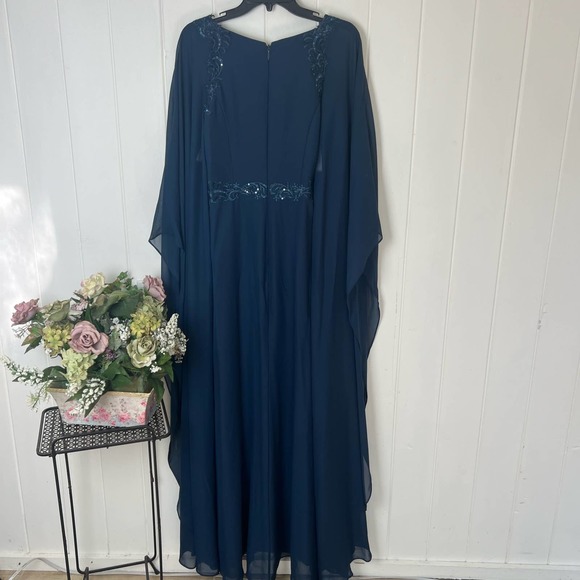 Elegant Dark Navy Evening Gown - Picture 6 of 15